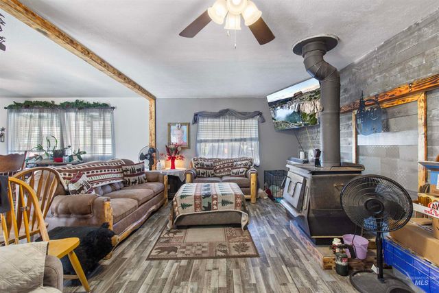 636 Main St N, Hansen, ID 83334