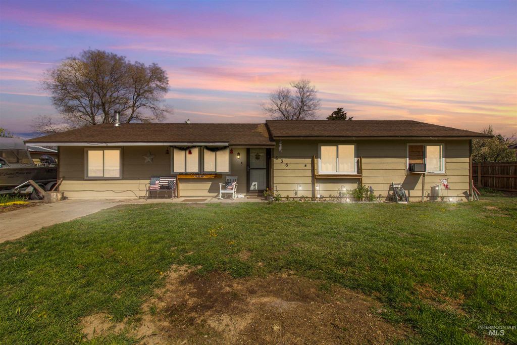 636 Main St N, Hansen, ID 83334