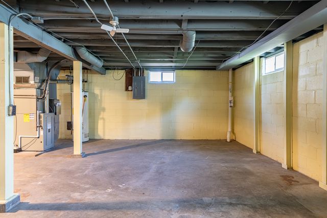 2639 N HOWELL Street, Davenport, IA 52804