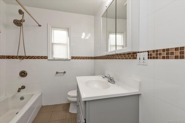 5 White Street, Valley Stream, NY 11580