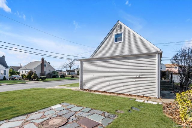 5 White Street, Valley Stream, NY 11580