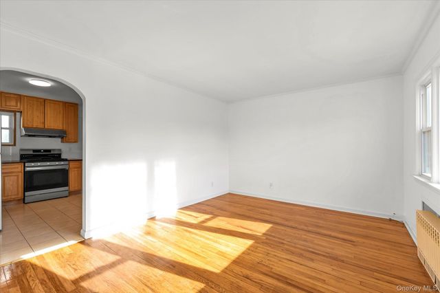 5 White Street, Valley Stream, NY 11580