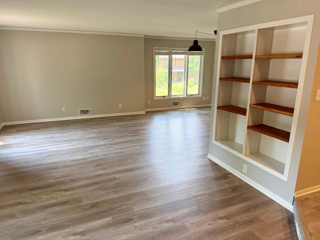 8440 Bayridge Lane, Bloomington, MN 55438