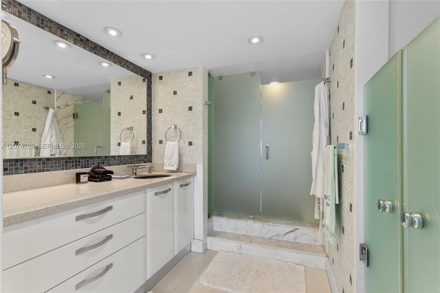 199 Ocean Lane Drive 902, Key Biscayne, FL 33149