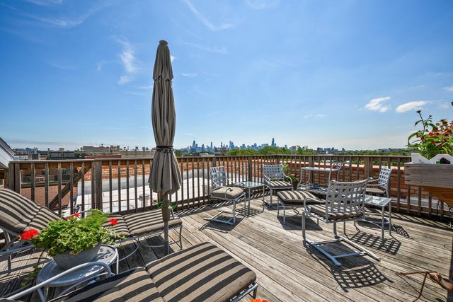 2035 W Charleston Street 405, Chicago, IL 60647