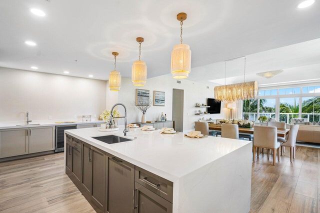 184 Lake Drive 3101, Palm Beach Shores, FL 33404