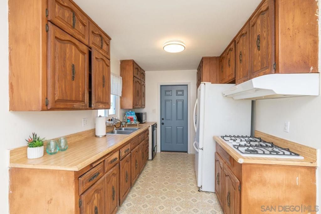 Image 2 of property listing at 6881 Newberry Street, San Diego, CA 92120