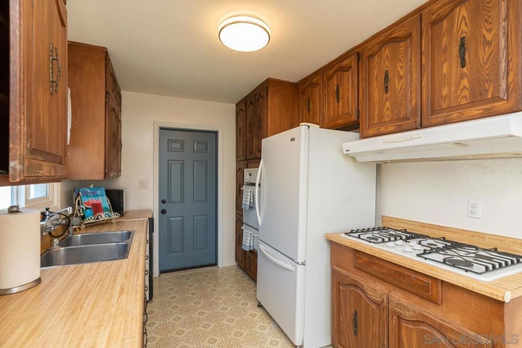 Image 3 of property listing at 6881 Newberry Street, San Diego, CA 92120