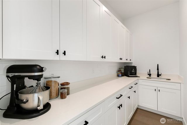26237 SE Old Black Nugget Road, Issaquah, WA 98029
