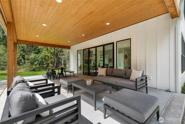 26237 SE Old Black Nugget Road, Issaquah, WA 98029