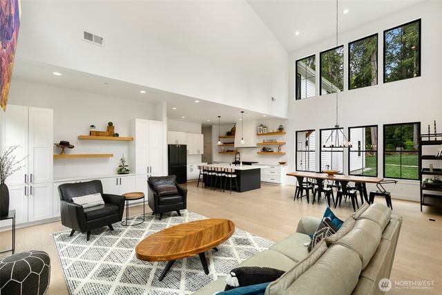 26237 SE Old Black Nugget Road, Issaquah, WA 98029