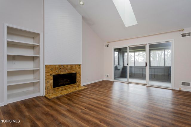 29644 E River Road, Perrysburg, OH 43551