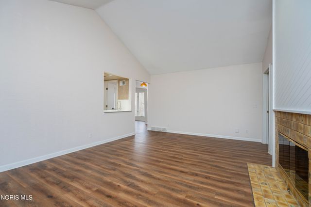 29644 E River Road, Perrysburg, OH 43551