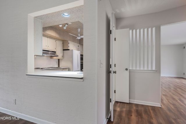 29644 E River Road, Perrysburg, OH 43551