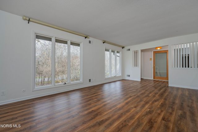 29644 E River Road, Perrysburg, OH 43551