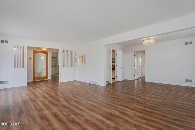 29644 E River Road, Perrysburg, OH 43551