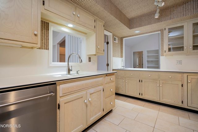 29644 E River Road, Perrysburg, OH 43551