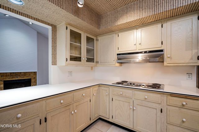 29644 E River Road, Perrysburg, OH 43551