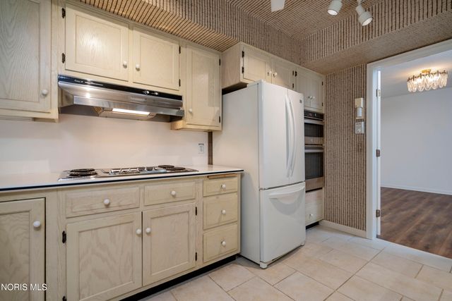 29644 E River Road, Perrysburg, OH 43551