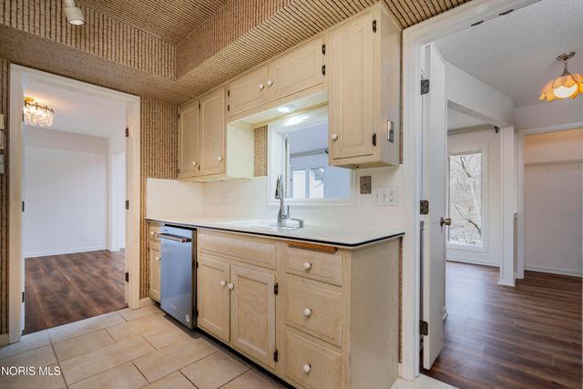 29644 E River Road, Perrysburg, OH 43551