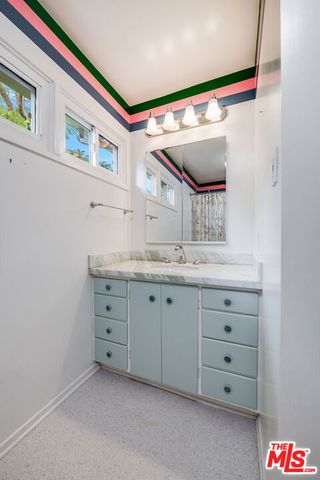 741 N Clybourn Avenue, Burbank, CA 91505