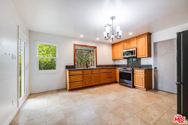 741 N Clybourn Avenue, Burbank, CA 91505