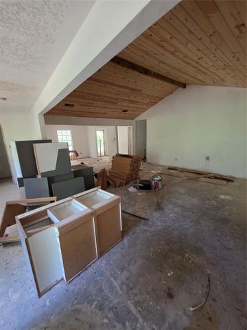 9739 Lakeview Drive, Houston, TX 77365