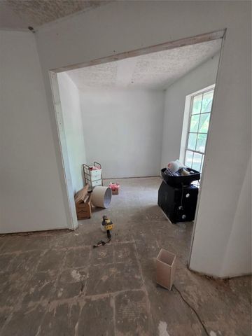 9739 Lakeview Drive, Houston, TX 77365