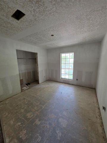 9739 Lakeview Drive, Houston, TX 77365