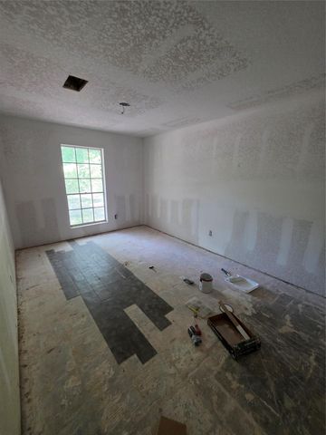 9739 Lakeview Drive, Houston, TX 77365