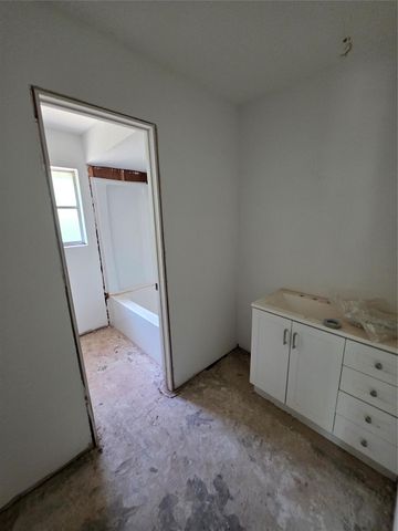 9739 Lakeview Drive, Houston, TX 77365
