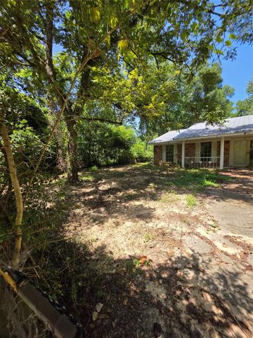 9739 Lakeview Drive, Houston, TX 77365