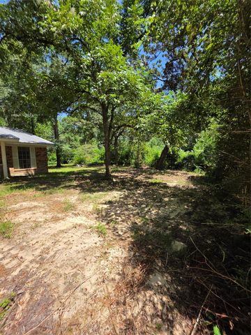 9739 Lakeview Drive, Houston, TX 77365
