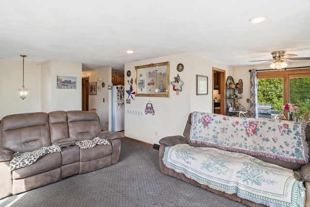 3 Birchmont St, Tyngsborough, MA 01879