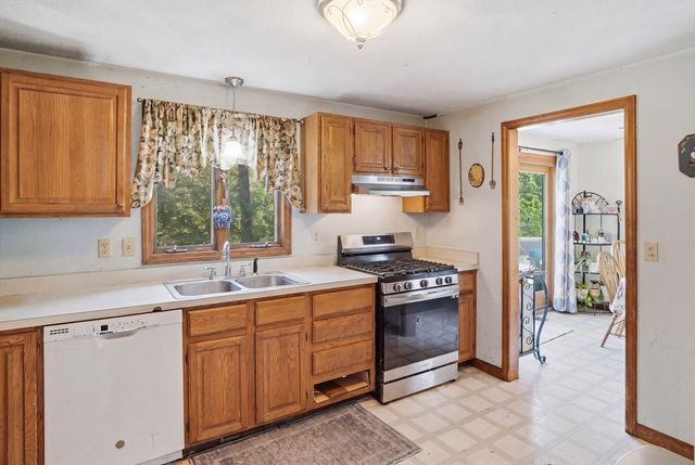 3 Birchmont St, Tyngsborough, MA 01879