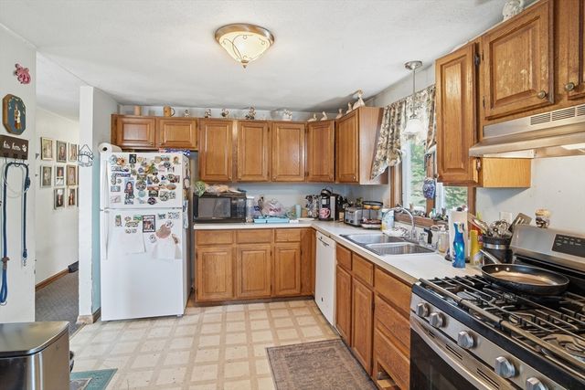 3 Birchmont St, Tyngsborough, MA 01879