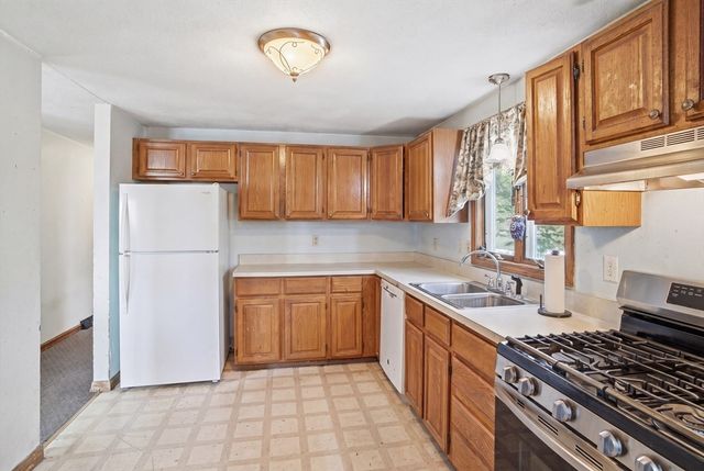 3 Birchmont St, Tyngsborough, MA 01879