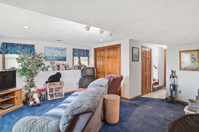 3 Birchmont St, Tyngsborough, MA 01879