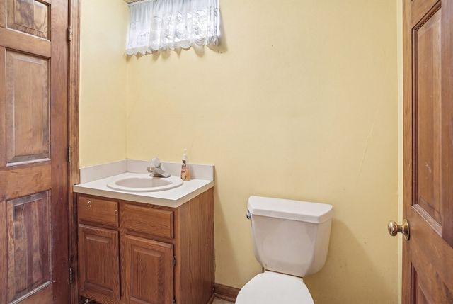 3 Birchmont St, Tyngsborough, MA 01879
