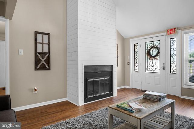 100 HOLLY DELL DR, Sewell, NJ 08080