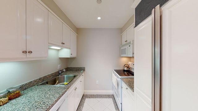 1 Huntington 202, Boston, MA 02116