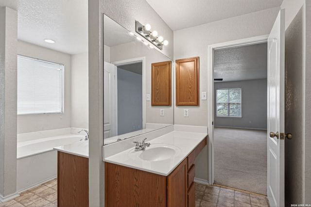 6818 Crest, Live Oak, TX 78233