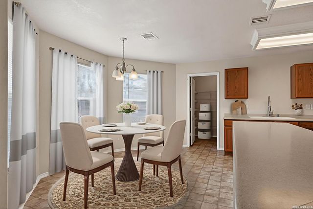 6818 Crest, Live Oak, TX 78233