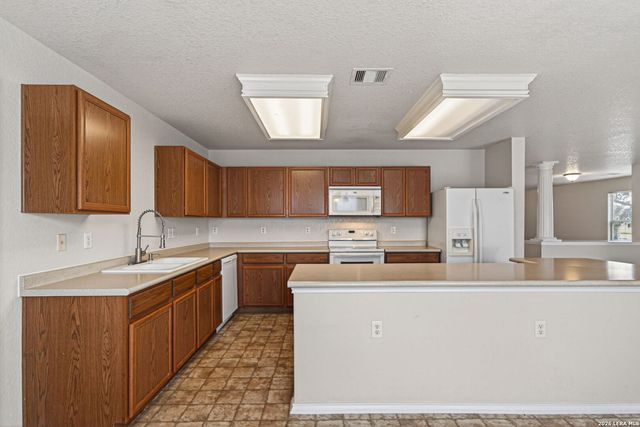 6818 Crest, Live Oak, TX 78233