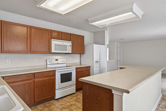 6818 Crest, Live Oak, TX 78233