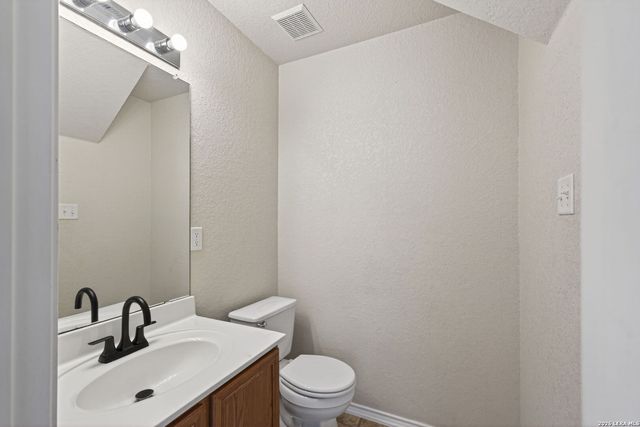 6818 Crest, Live Oak, TX 78233