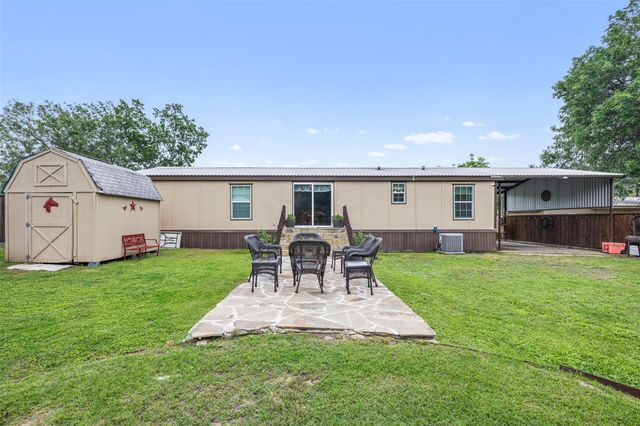 857 E Guadalupe Street, La Grange, TX 78945
