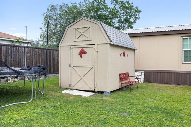 857 E Guadalupe Street, La Grange, TX 78945