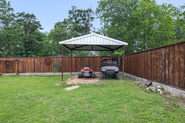857 E Guadalupe Street, La Grange, TX 78945
