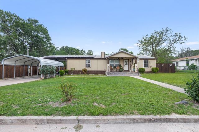 857 E Guadalupe Street, La Grange, TX 78945